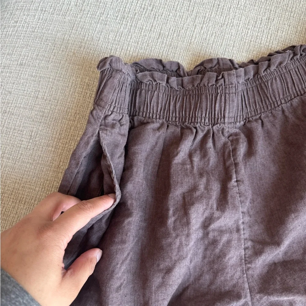 Women's Ruffled Hem Shorts - Brown